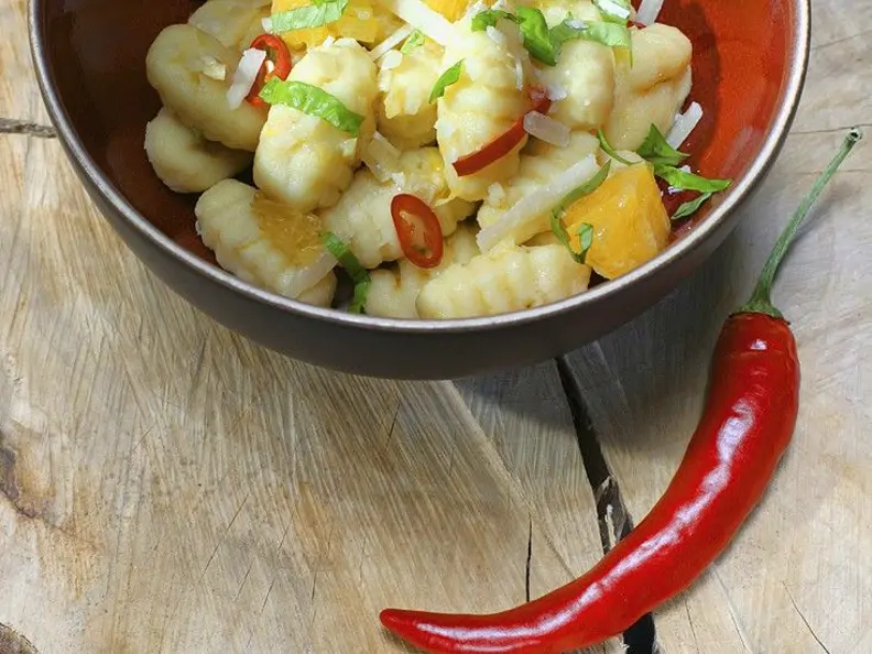 Gnocchisalat mit Früchten