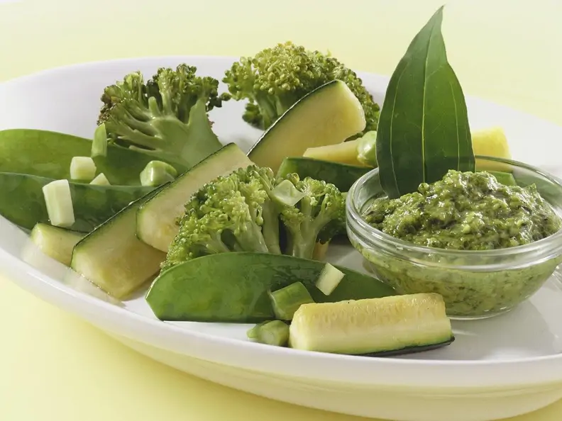 Gemüsepfanne mit Pesto