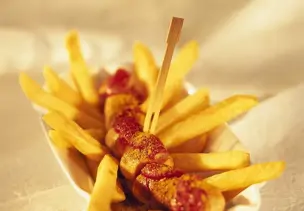 Currywurst mit Pommes frites