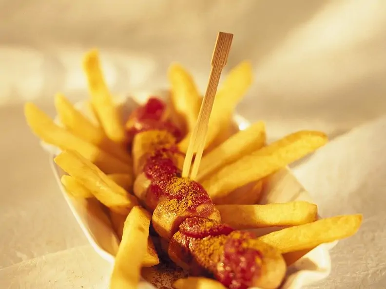 Currywurst mit Pommes frites