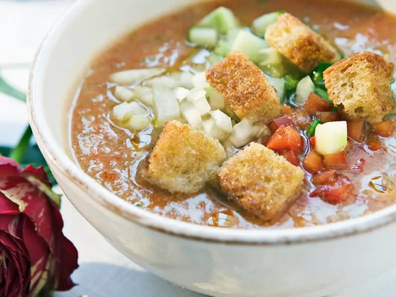 Gazpacho mit Croûtons