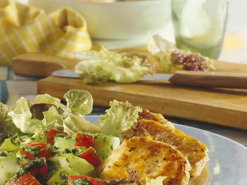 Bunter Salat mit Bulgurtalern