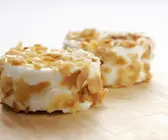 Ziegenfrischkäse mit Mandeln