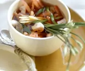Einfache klare Gemüsesuppe