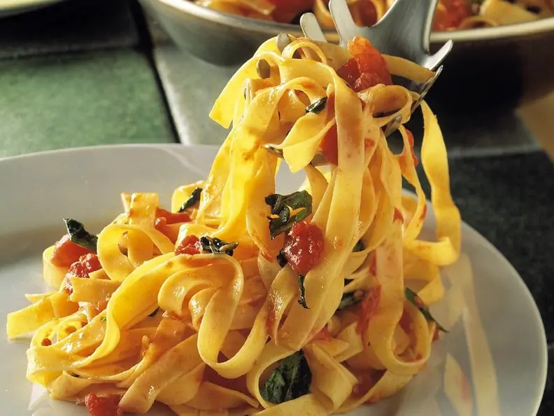 Nudeln mit Tomatensauce