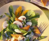 Salat mit Hähnchen und Oragendressing