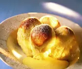 Buchteln mit Vanillesauce