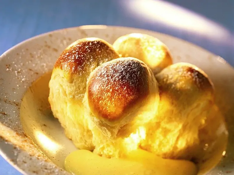 Buchteln mit Vanillesauce