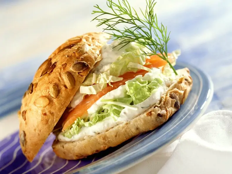 Brötchen mit Räucherlachs