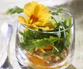 Fruchtiger Geflügel-Rucolasalat