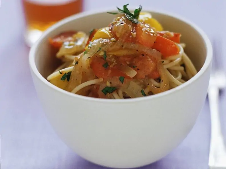 Nudeln mit Tomatensauce