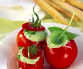 Gefüllte Tomaten mit Basilikum-Frischkäse