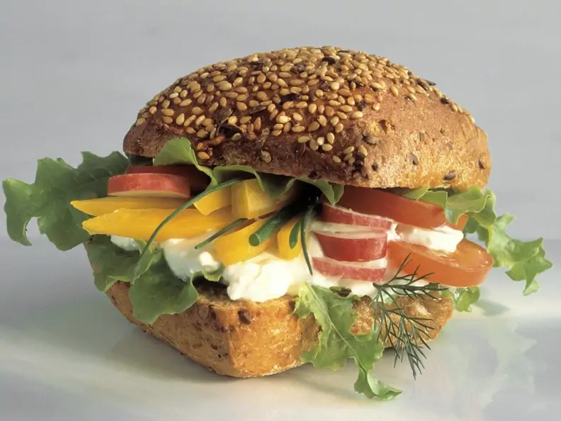 Brötchen mit Rohkost