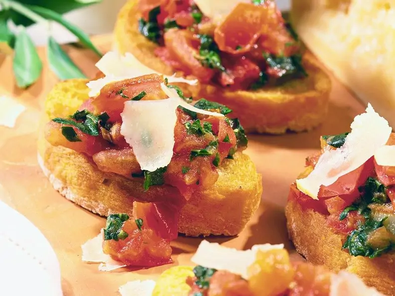 Röstbrot mit Tomatenconfit