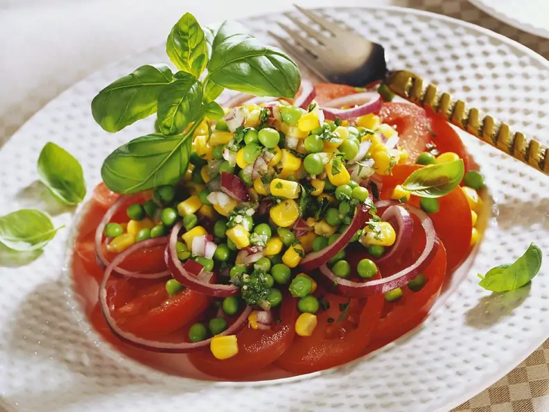 Tomaten-Gemüsesalat