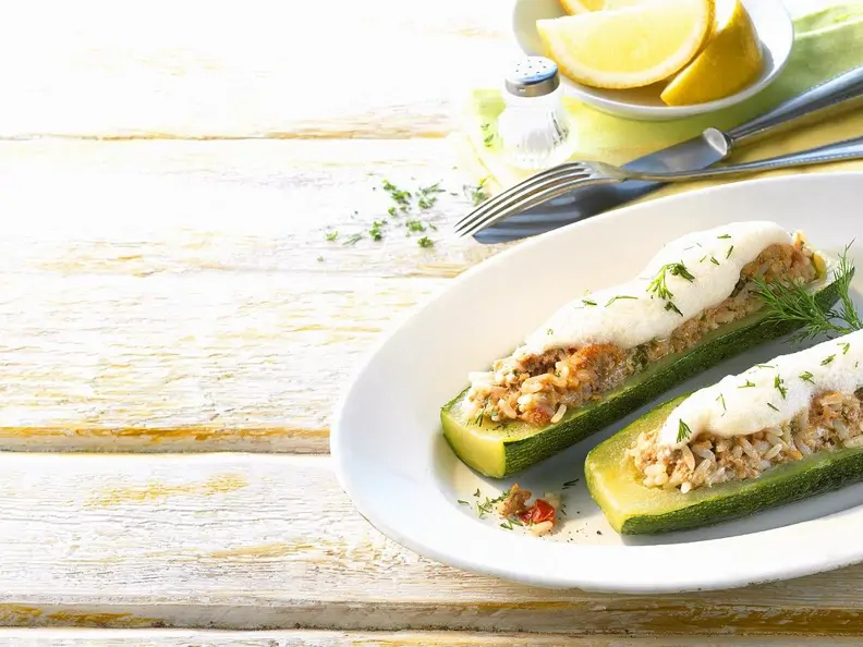 Zucchini mit Reis-Hackfleischfüllung