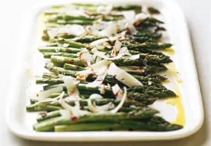 Grüner Spargel aus dem Ofen