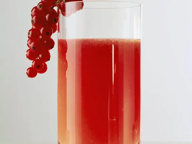 Johannisbeersaft mit Honig