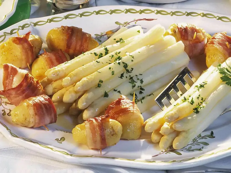 Spargel mit Schinken-Kartoffeln