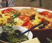 Nudelauflauf mit Tomaten und Pilzen