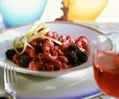 Hörnchennudeln mit Brombeeren