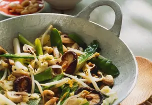 Gemüse mit Pilzen aus dem Wok