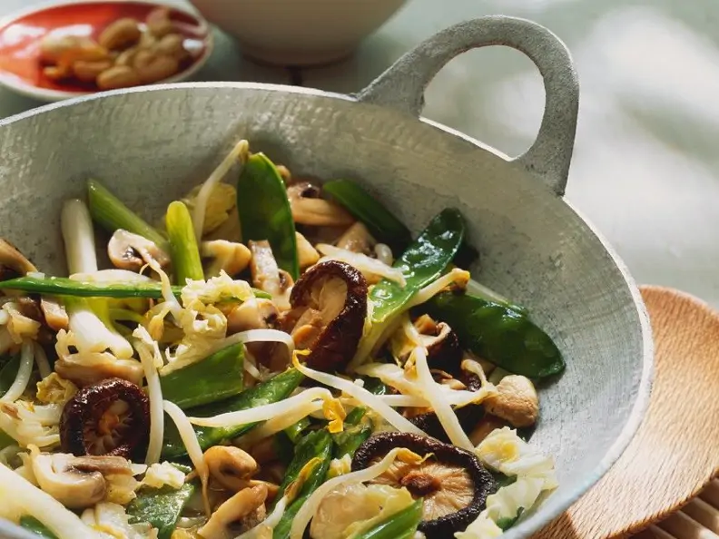 Gemüse mit Pilzen aus dem Wok