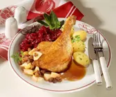 Ente mit Apfelfüllung und Rotkohl