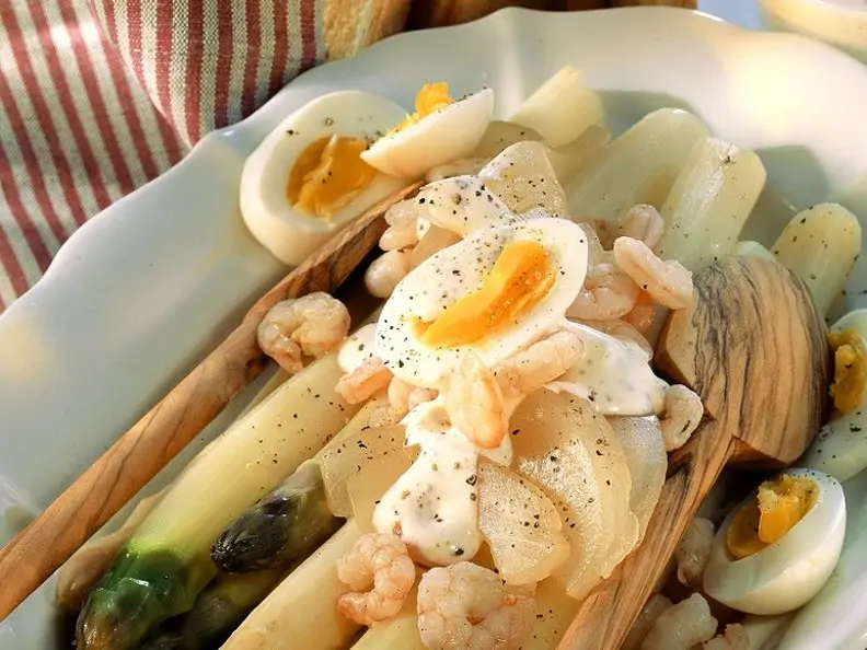 Spargelsalat mit Krabben