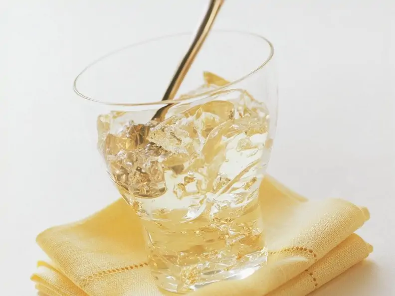Champagner-Gelee mit Blattgold