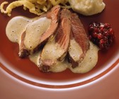Rehbraten mit Püree und Sellerie