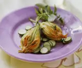 Zucchinilüten mit Ricottafüllung