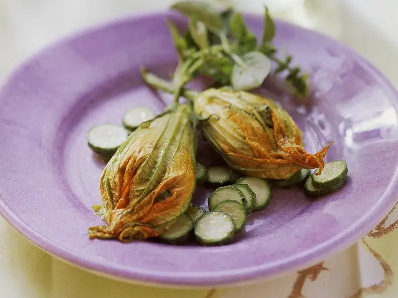 Zucchinilüten mit Ricottafüllung