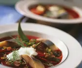 Rote Bete-Kartoffelsuppe mit Matjes