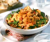Nudeln mit Hähnchen-Tomatensauce