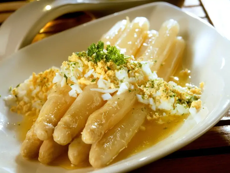 Spargel mit Ei