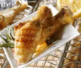 Gegrillte Hähnchenkeulen