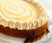 Eierlikörkuchen mit Sahne