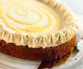 Eierlikörkuchen mit Sahne
