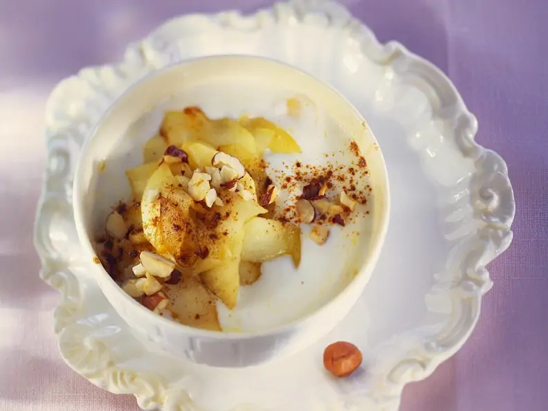 Joghurt mit gebratenem Apfel