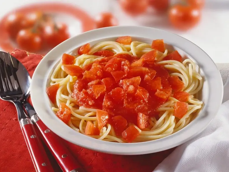 Nudeln mit Tomatensauce