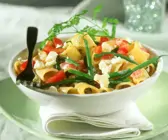 Nudeln mit Gemüse und Feta