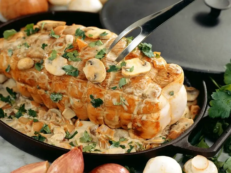 Rollbraten vom Kalb mit Pilz-Sahne-Sauce