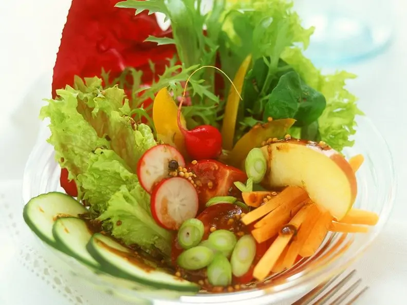 Blattsalat mit Gemüse