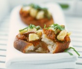 Röstbrot mit Tomatenaufstrich