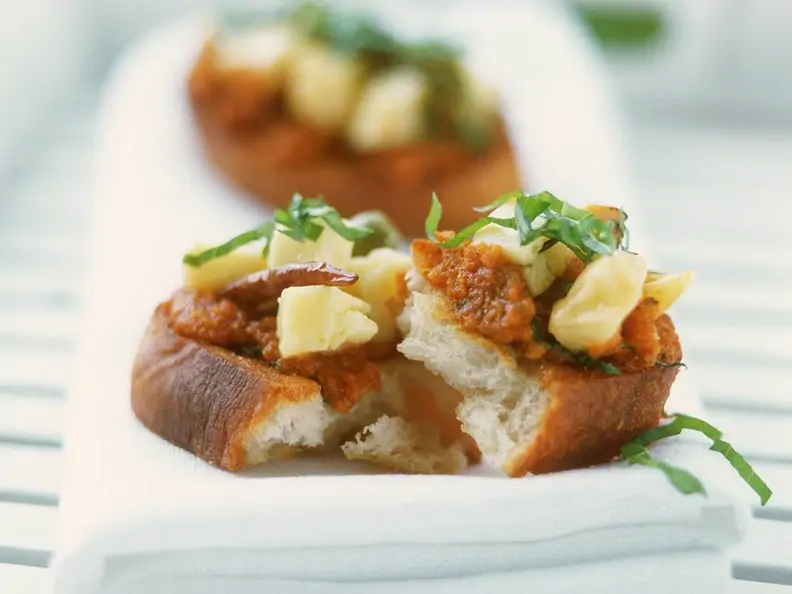 Röstbrot mit Tomatenaufstrich