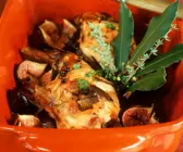 Geschmortes Kaninchen mit Feigen