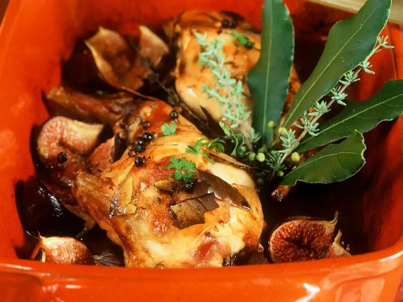 Geschmortes Kaninchen mit Feigen