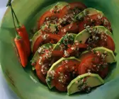Tomatensalat mit Avocado