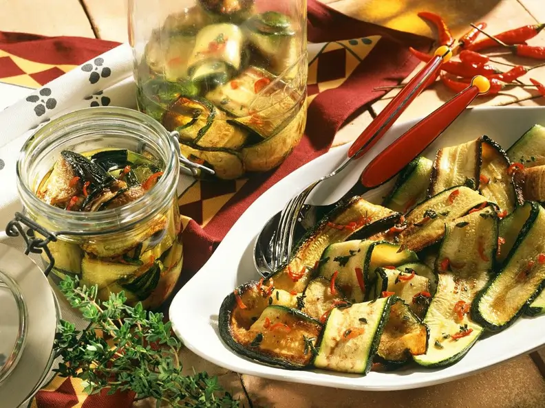 Eingelegte Zucchini